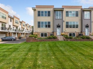 2323 River Pointe Ln, Minneapolis, MN 55411