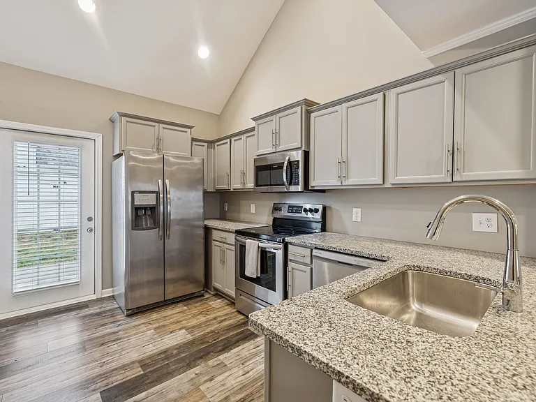 3219 Clemons Cir — Photo 14