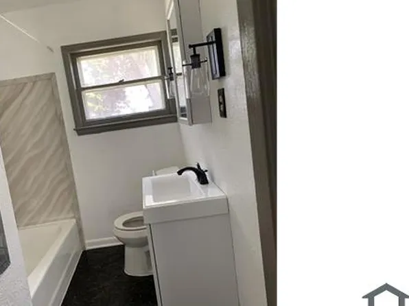 20236 Lancaster St, Harper Woods, MI 48225