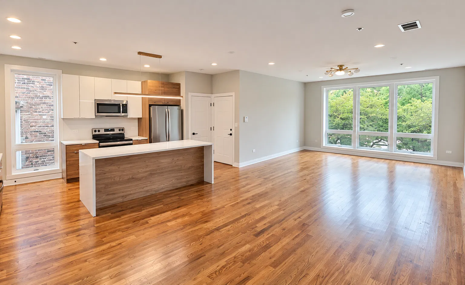 3 bed, $2,424 — Photo 1