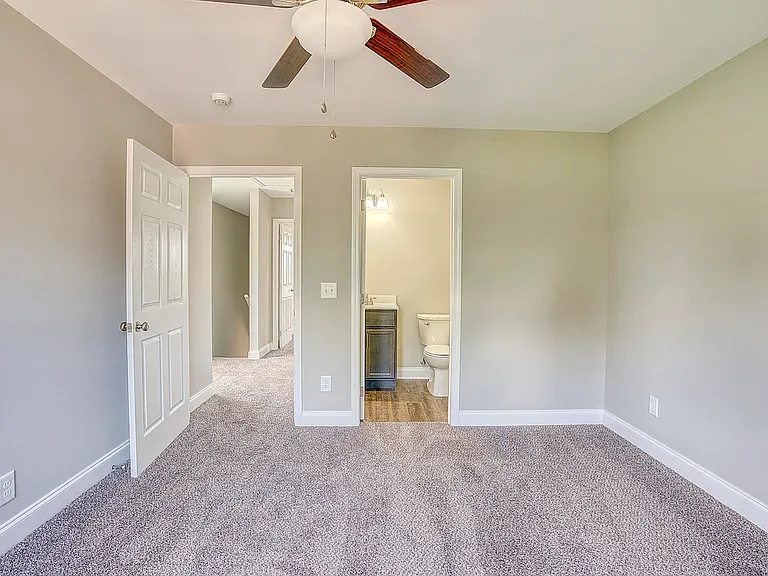 2802 W Walnut St #6 — Photo 8