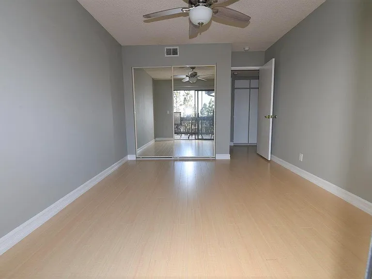 E Willow St — Photo 15