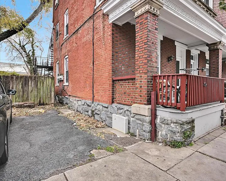 14 W James St #1 — Photo 3