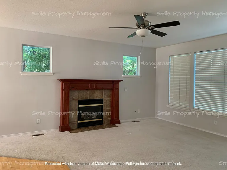 184 SW 105th Ter — Photo 2