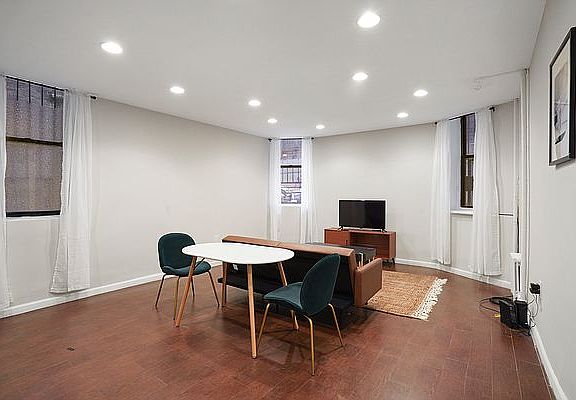 4th image of 285 Saint Nicholas Ave S #L100
