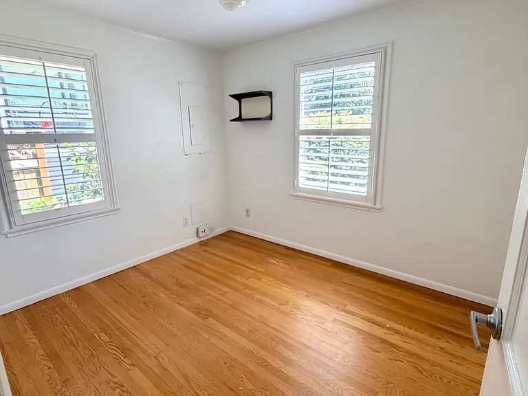 4308 NE 56th St — Photo 11