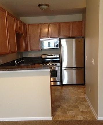 3rd image of 890 Summerfield Dr #271
