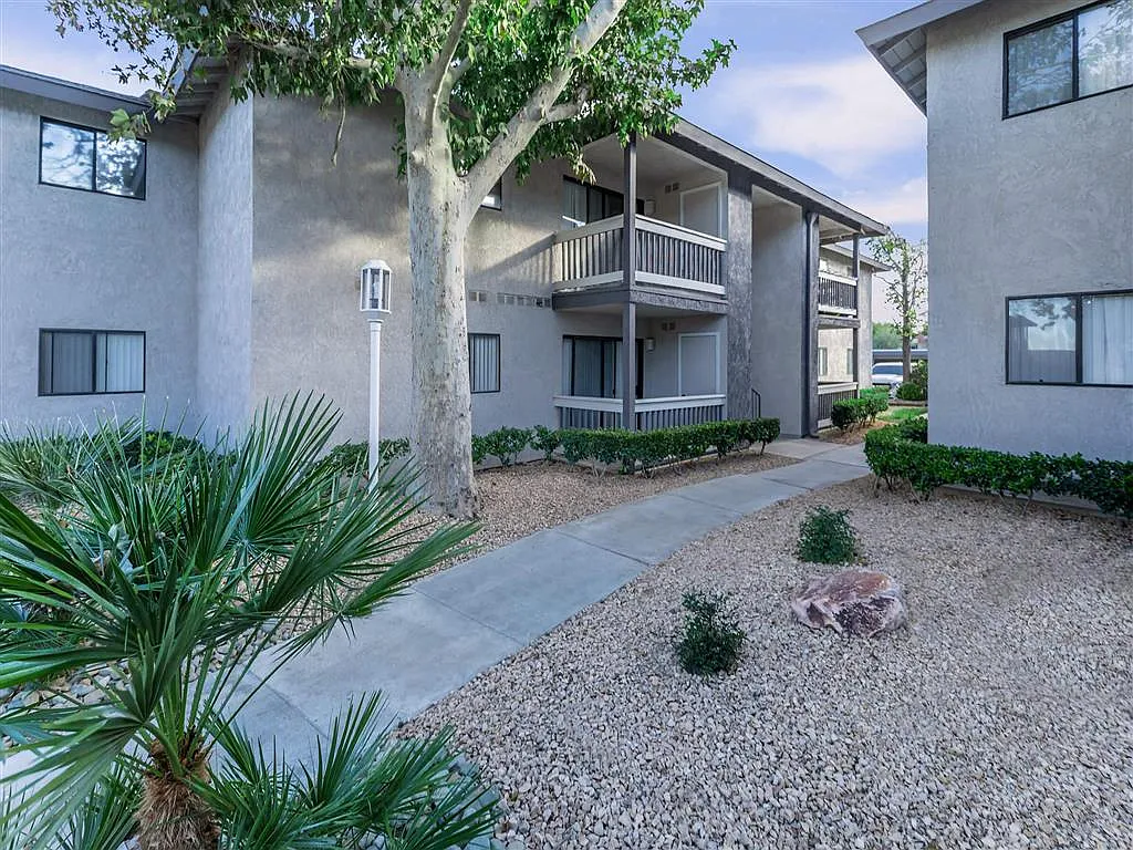 Montecito Apartments — Photo 2