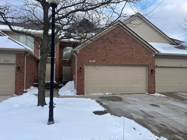 55302 Boardwalk Dr, Shelby Township, MI 48316