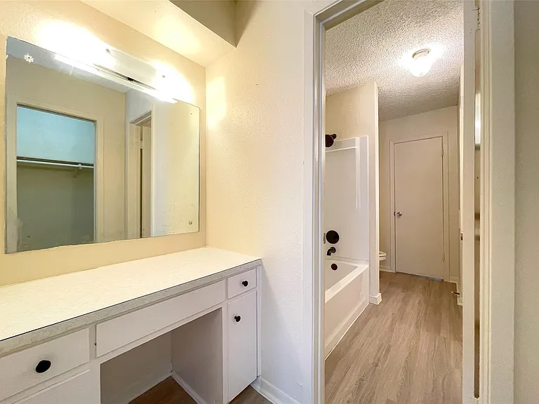 902 N Meadows Dr — Photo 11