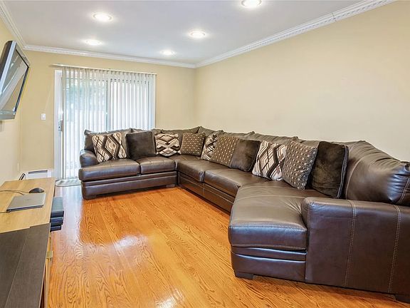 2nd image of 205-58 Brian Cres Unit 30-L