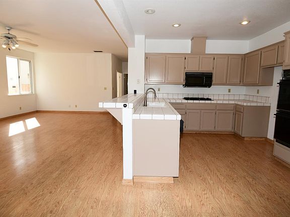 3rd image of 305 Mayfield Circle