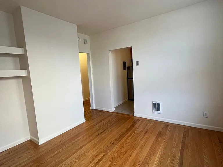 524 Guerrero Street (524r) — Photo 2
