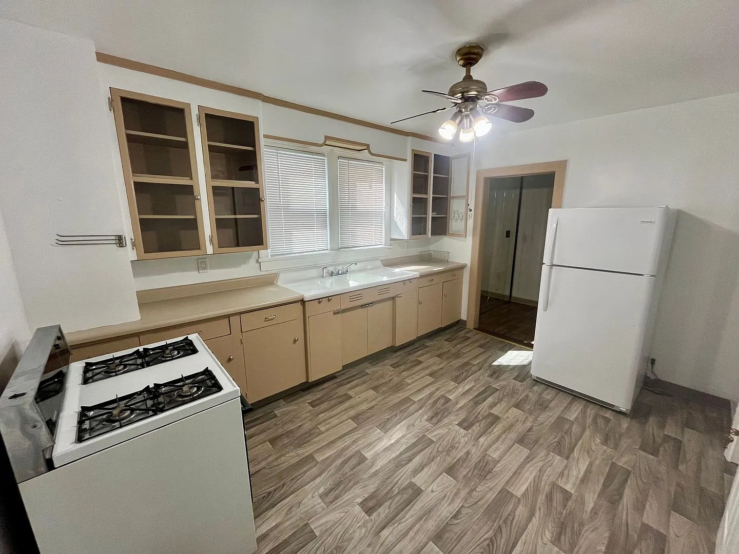 4 Bedroom Single Family House in JC — Photo 3