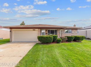 35656 Deville Dr, Sterling Heights, MI 48312