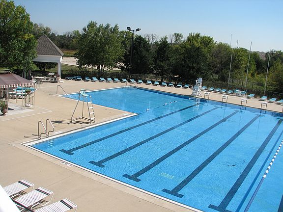 Outdoor Pool @ River Run 