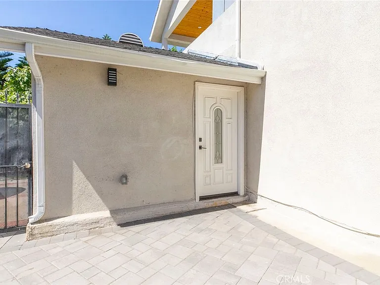 6600 Charlesworth Ave — Photo 2