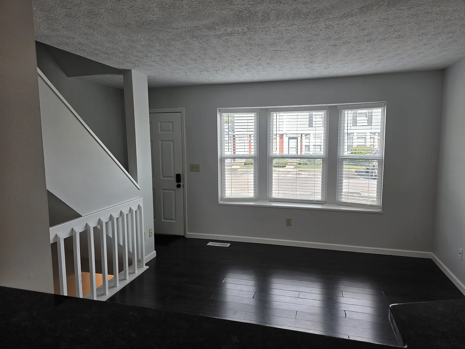 2 bed, 950 sqft, $1,995 — Photo 4