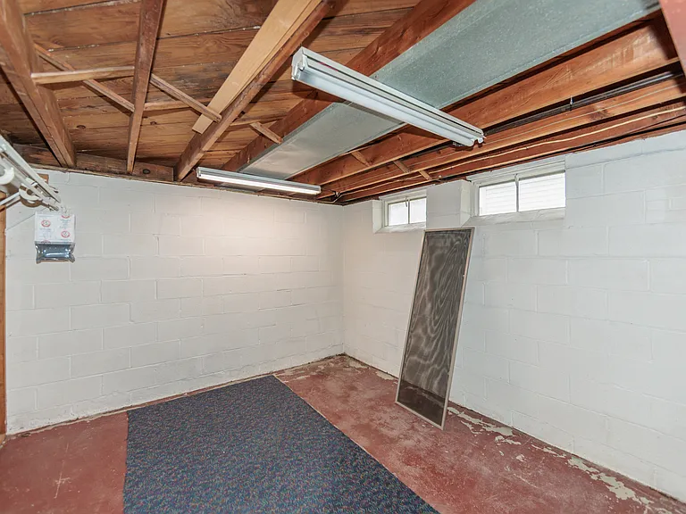 762 E 305th St — Photo 30
