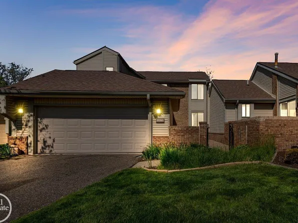29263 W Chanticleer Dr, Southfield, MI 48034