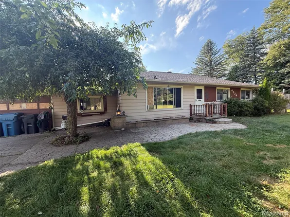 6526 State Rd, Millington, MI 48746