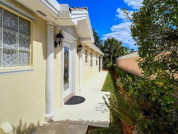 3rd image of 7631 Pesaro Dr