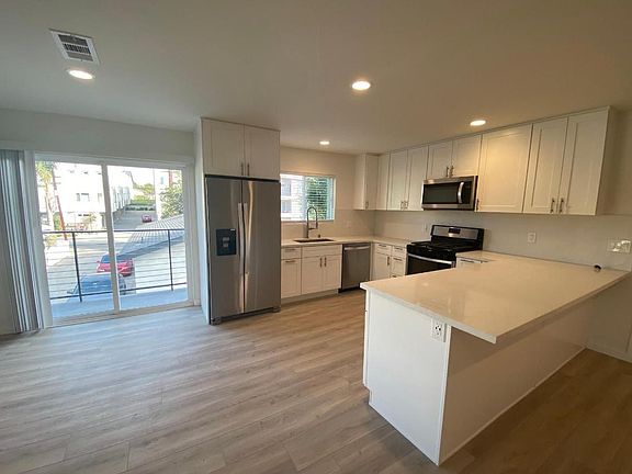 3rd image of 1125 N Avenue 56