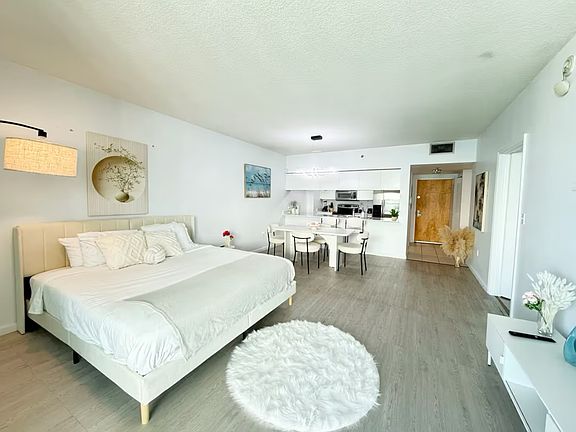 2nd image of 1200 Brickell Ave #4308