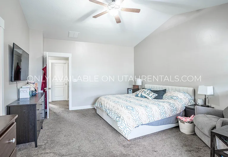 198 E Segovia Ln — Photo 11