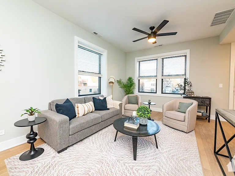 4403 N Seeley Ave — Photo 4
