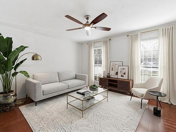 4th image of 1102 Moorestown Cir