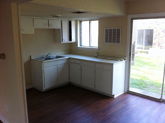 2nd image of 3807 Thomas Rd SW APT 03
