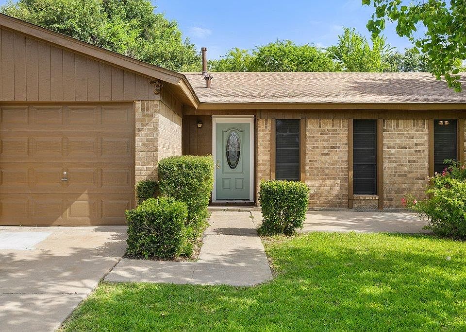 1st image of 704 Brookwood Cir