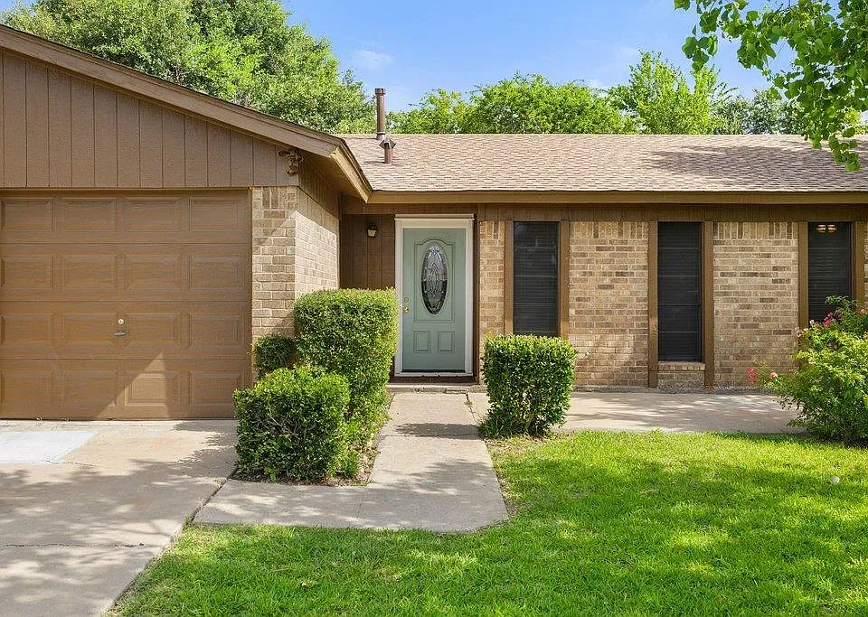 704 Brookwood Cir
