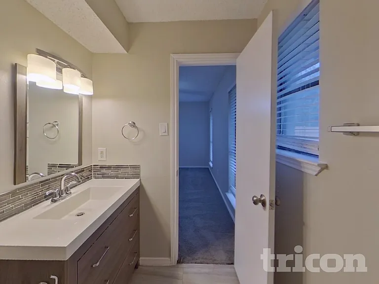 3910 Lillie St — Photo 11