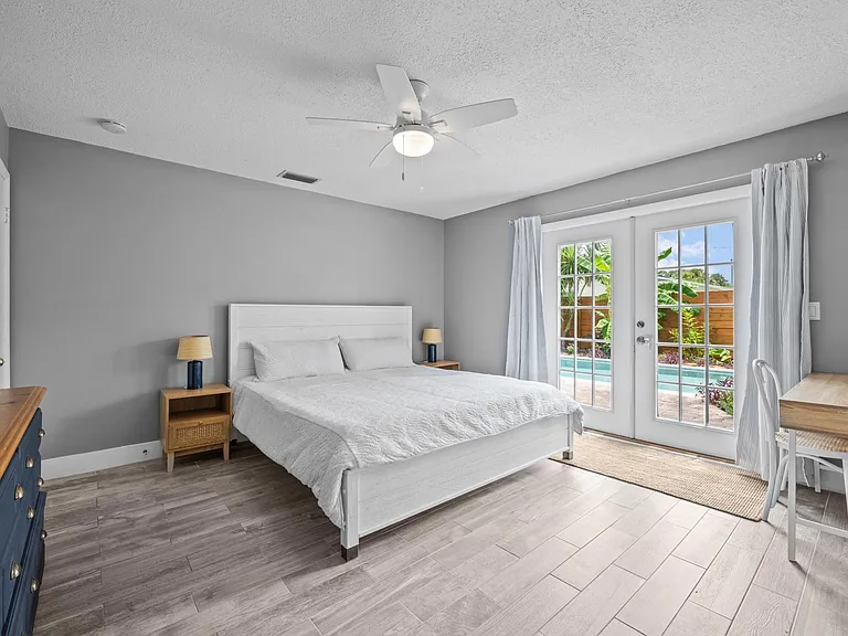 537 Margaret St — Photo 16