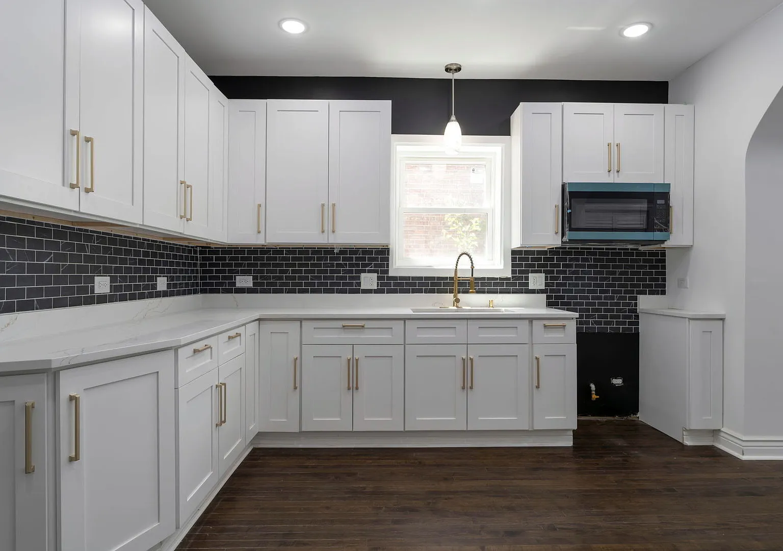 3 bed, $2,400 — Photo 2
