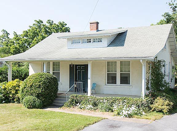 2nd image of 48 E Weaver Ave