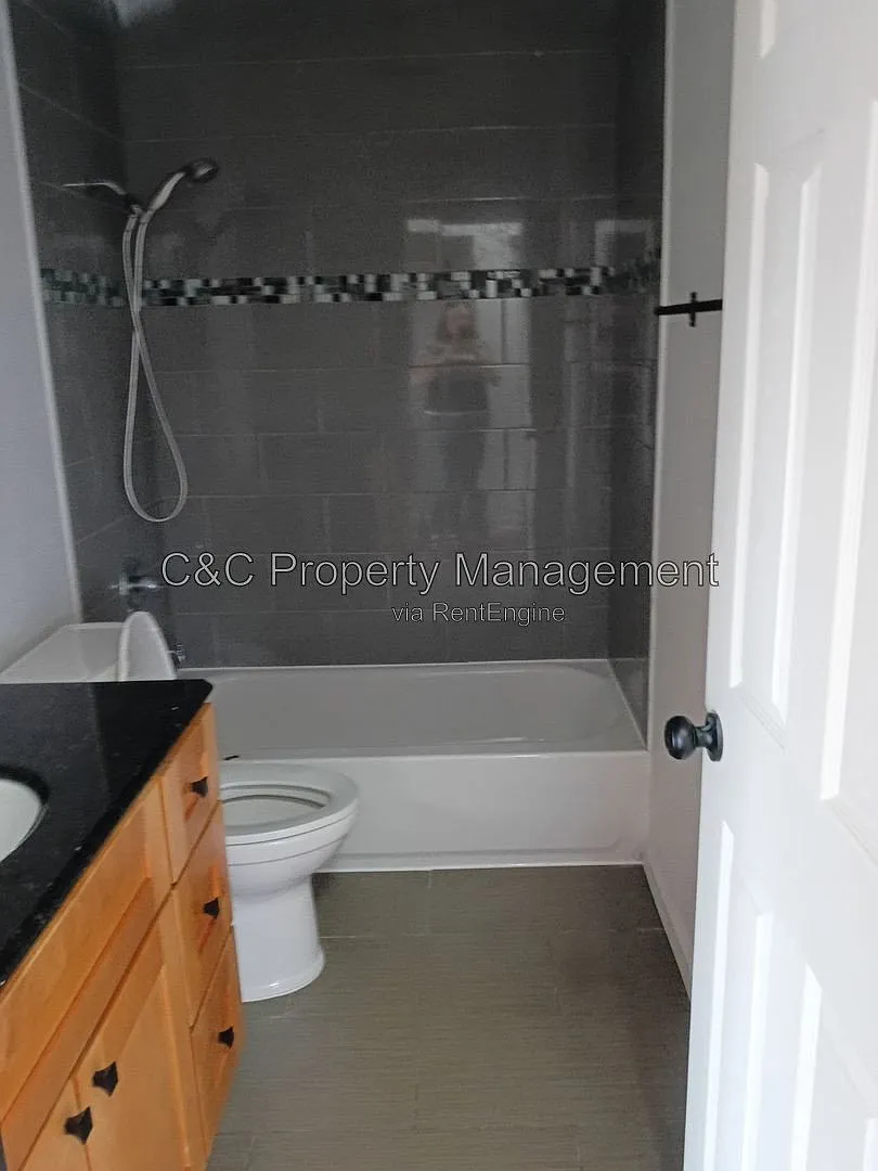 2 bed, 1.0 bath, 800 sqft, $2,100 — Photo 4