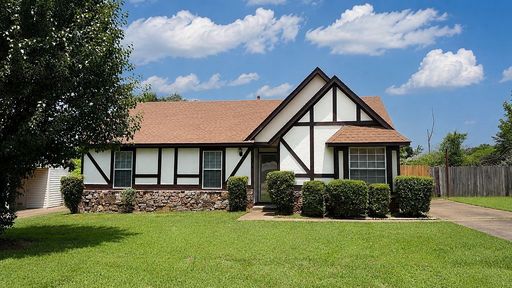 1880 Custer Dr - Property Image