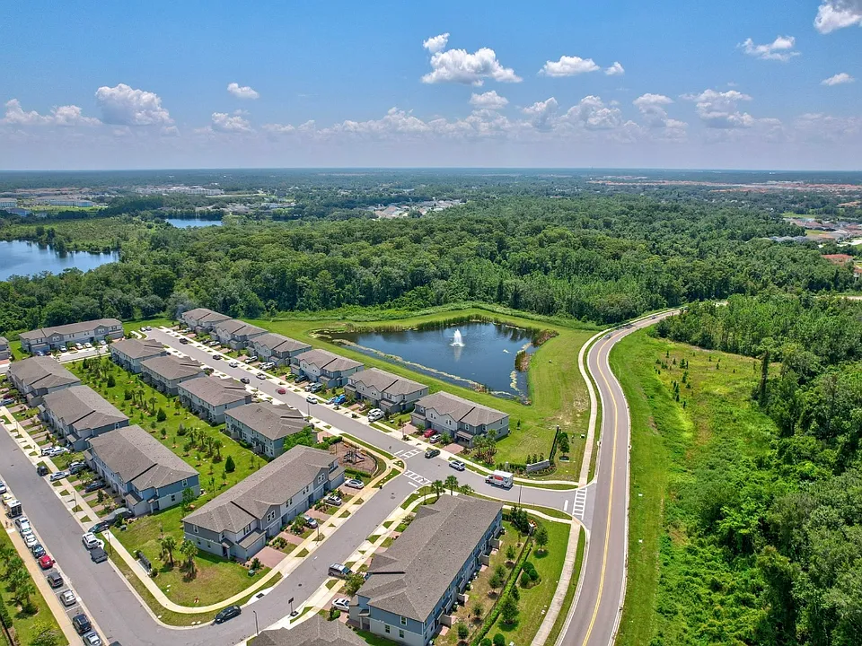 786 Legacy Dr