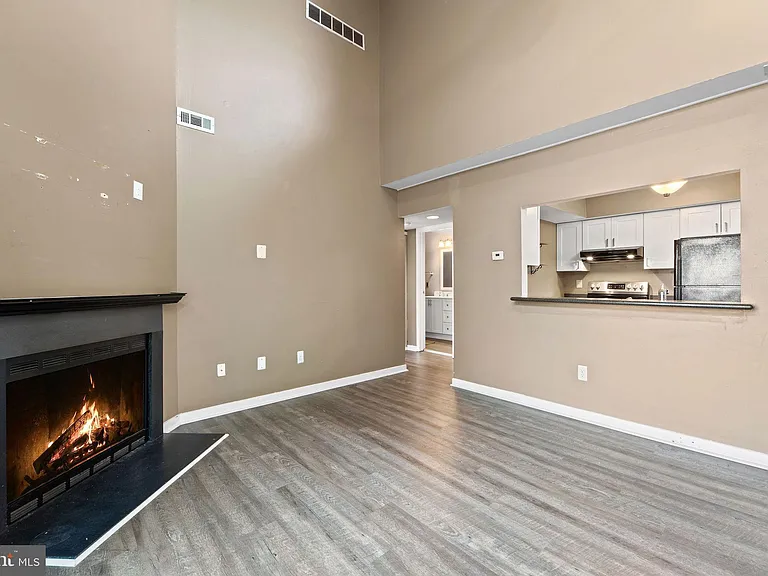 1512 Roberts Way — Photo 5