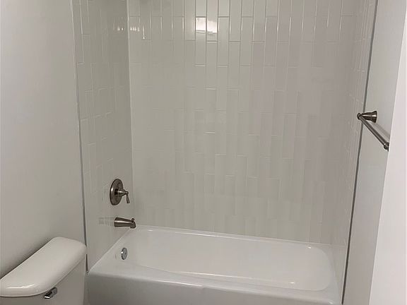 5th image of 122 El Porto St #122