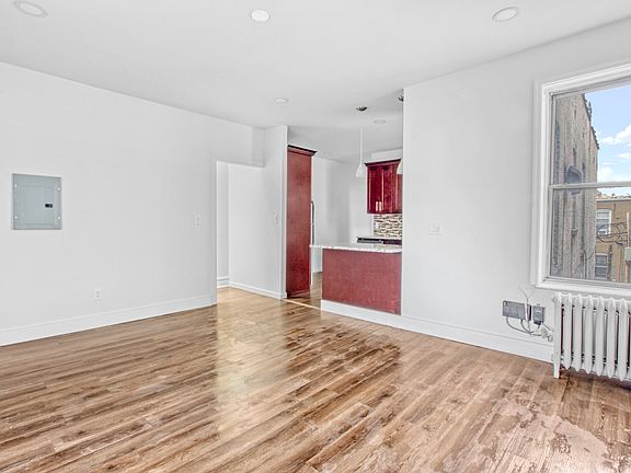 4th image of 327 Midwood St #2