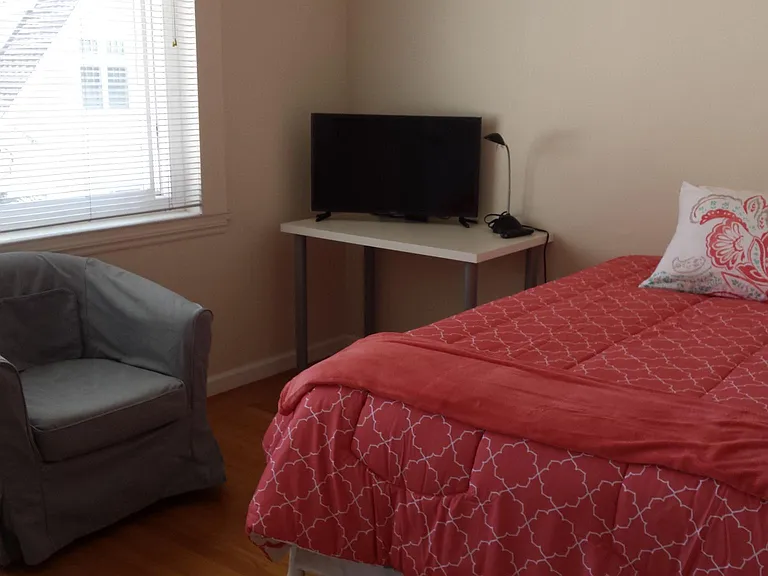 357 Hawthorne Ave #C — Photo 33