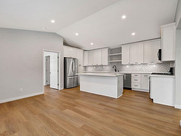 5th image of 3003 Gondar Ave Unit A