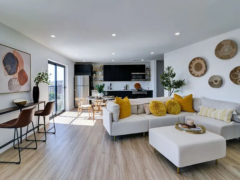 556 Market St #4C — Photo 9