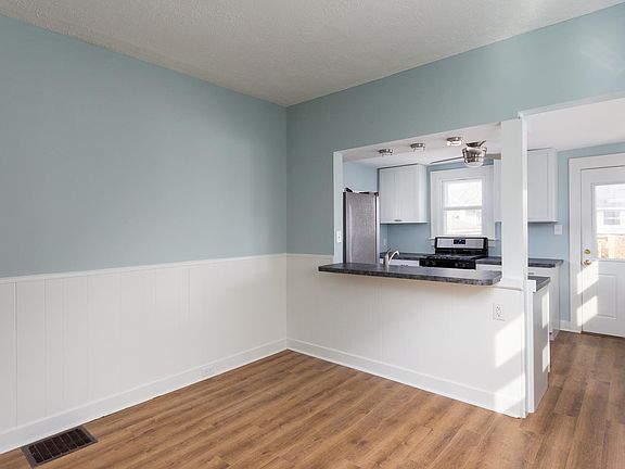 3rd image of 2351 Dorma Ave