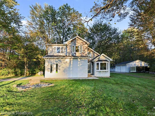 8223 Morrow Rd, Algonac, MI 48001