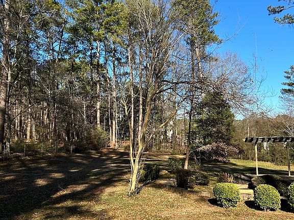 3rd image of 1125 E Atlanta Rd